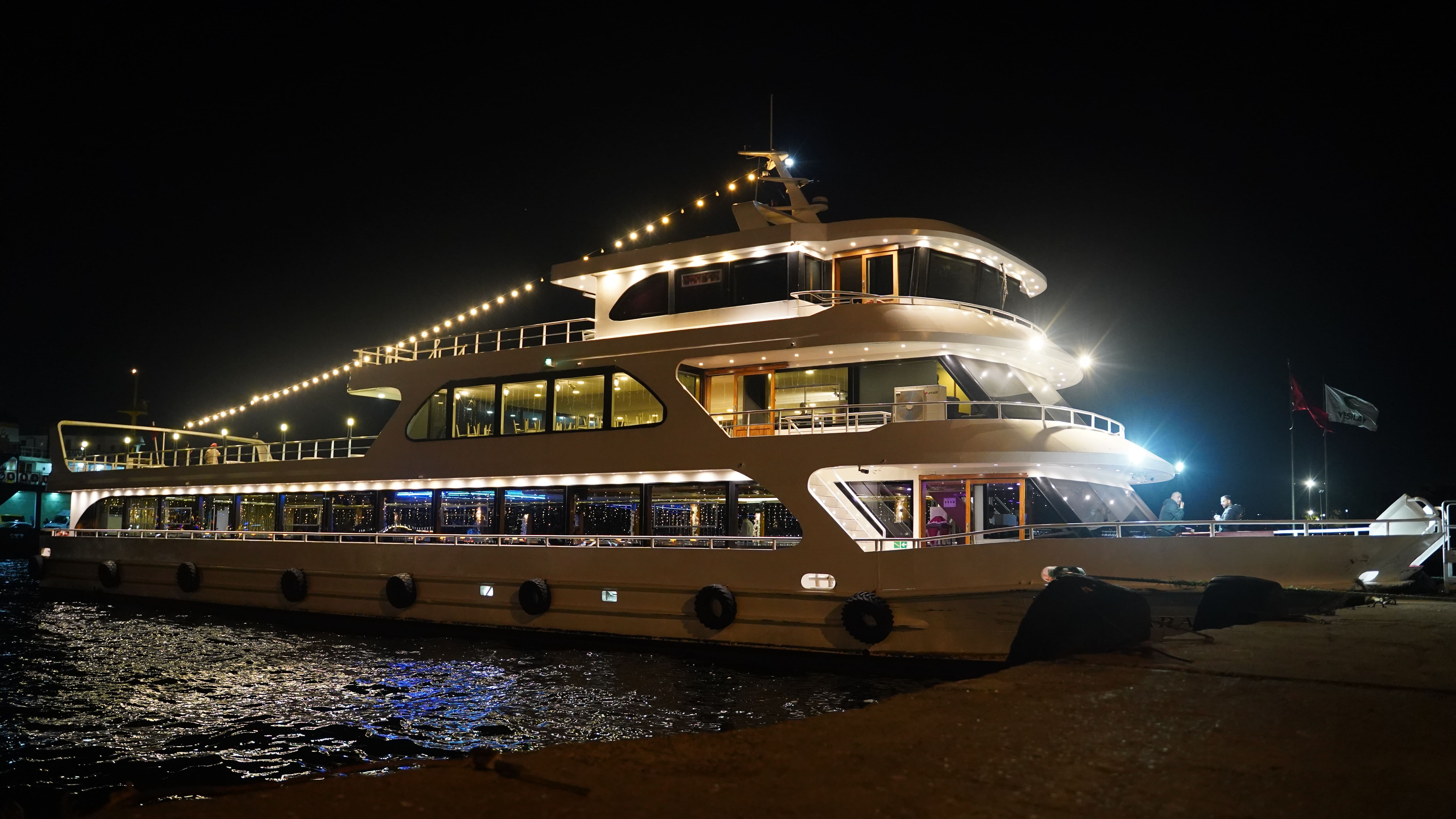 YÜZEN SARAY BOSPHORUS DINNER CRUISE